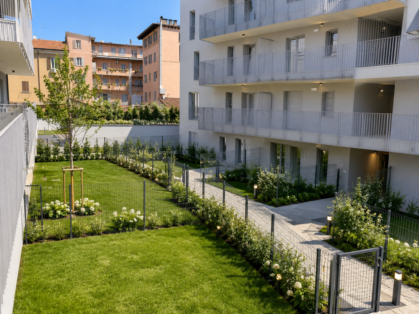 Esterno con giardino