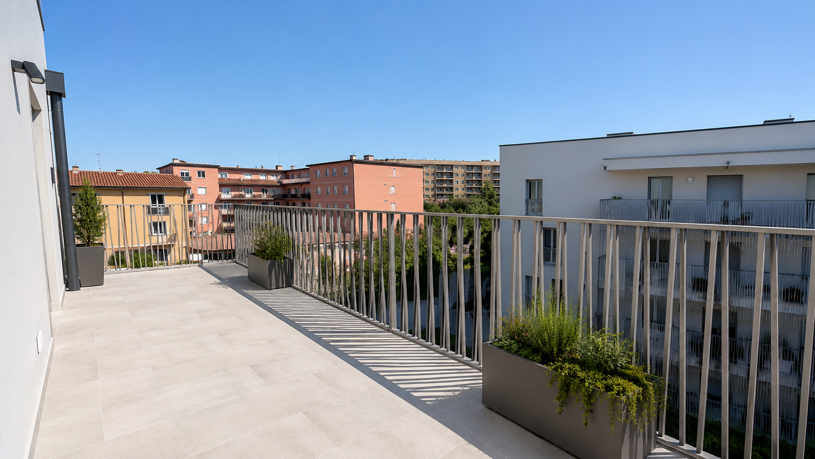 Terrazzo con vista Milano